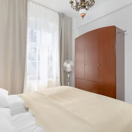 Przytulny I Klimatyczny Apartament Na Parterze Z Parkingiem W Poznaniu By Renters Poznan