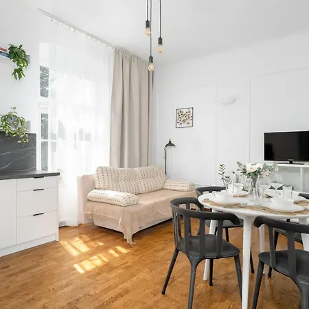 Przytulny I Klimatyczny Apartament Na Parterze Z Parkingiem W Poznaniu By Renters Poznan