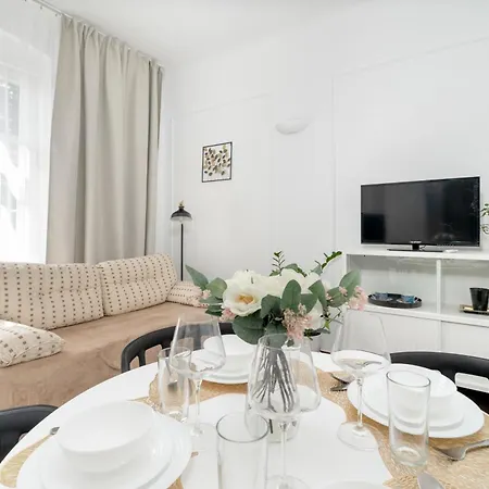 Przytulny I Klimatyczny Apartament Na Parterze Z Parkingiem W Poznaniu By Renters Apartamento