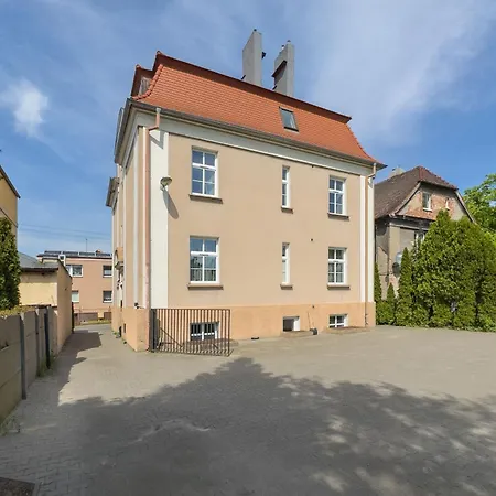 Apartamento Przytulny I Klimatyczny Apartament Na Parterze Z Parkingiem W Poznaniu By Renters Poznan